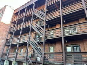 100-130 Elm Street in West Springfield, MA - Foto de edificio - Building Photo