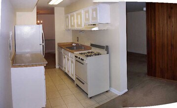 3306 Woodburn Village Dr, Unit 3306 Woodburn Village 21 in Annandale, VA - Building Photo - Building Photo