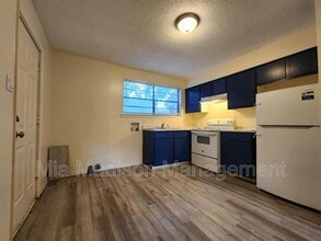 5340 La Roche Ave in Savannah, GA - Building Photo - Building Photo