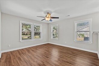 120 Illinois Ave in League City, TX - Building Photo - Building Photo