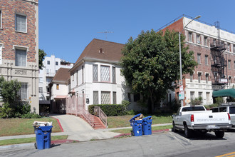 613 S Dunsmuir Ave in Los Angeles, CA - Building Photo - Primary Photo