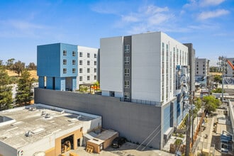 Mainline North | Affordable Apartments in Santa Clara, CA - Foto de edificio - Building Photo