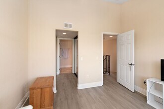 3965 Nobel Dr, Unit 242- in San Diego, CA - Foto de edificio - Building Photo