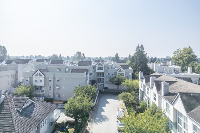Windsor Garden in Richmond, BC - Building Photo - Building Photo