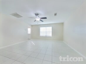 680 Totem Trail Dr in La Marque, TX - Building Photo - Building Photo