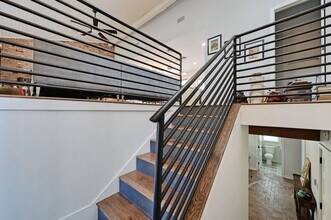 10102 Murmuring Creek Dr in Austin, TX - Building Photo - Building Photo