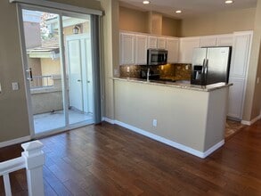 12087 World Trade Dr, Unit 1 in San Diego, CA - Building Photo - Building Photo