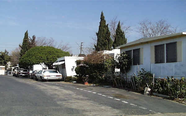 83 W High St in Moorpark, CA - Foto de edificio