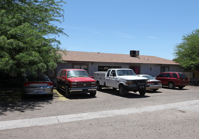 220 West Roger Road in Tucson, AZ - Building Photo - Building Photo