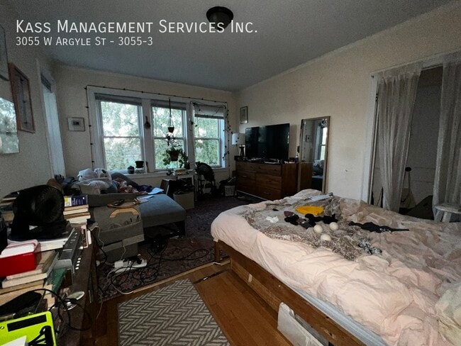 property at 3055 W Argyle St