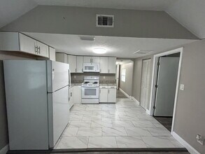 1830 48th St S in St. Petersburg, FL - Foto de edificio - Building Photo