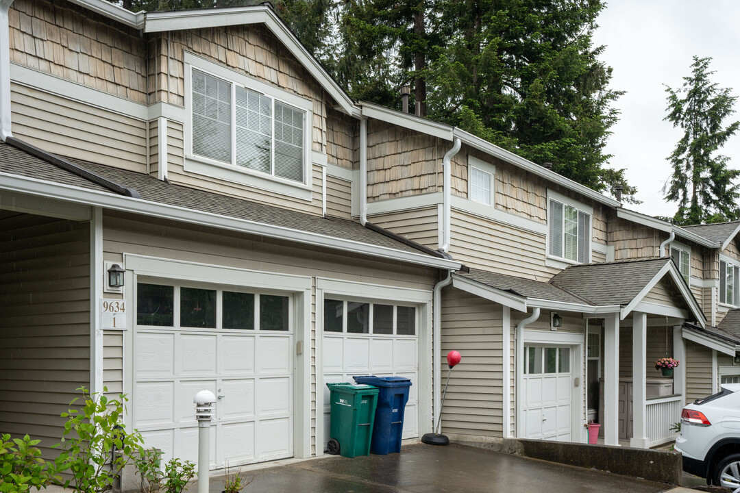 Willow Grove at Ashford Park in Redmond, WA - Foto de edificio