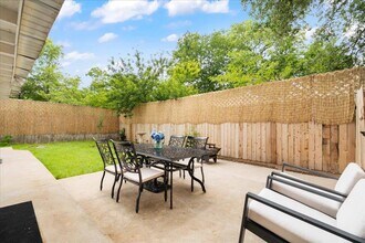 6400 S Meadows Blvd in Austin, TX - Building Photo - Building Photo