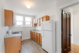 2352 N Spaulding Ave in Chicago, IL - Building Photo - Building Photo