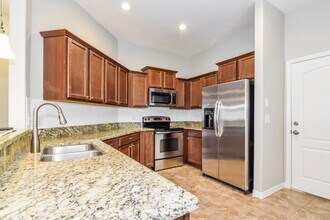 10023 Newminster Loop in Ruskin, FL - Building Photo - Building Photo
