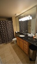 4015 Crown Point Dr in San Diego, CA - Foto de edificio - Building Photo