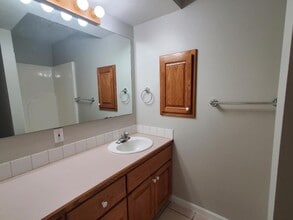 233 Elm St in Baldwin City, KS - Building Photo - Building Photo