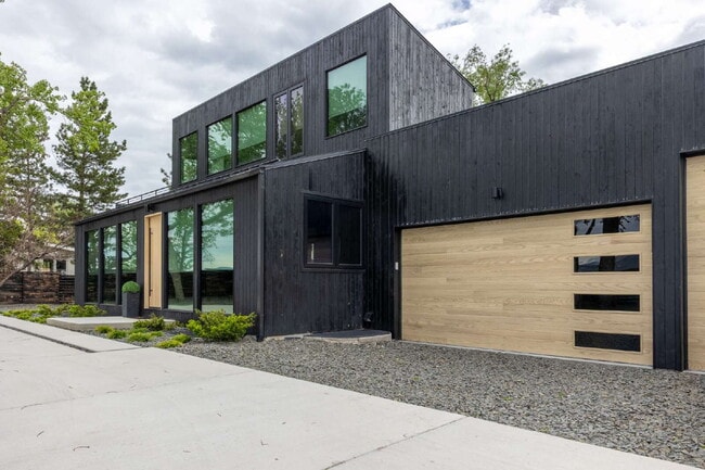 property at 712 S Cherryvale Rd