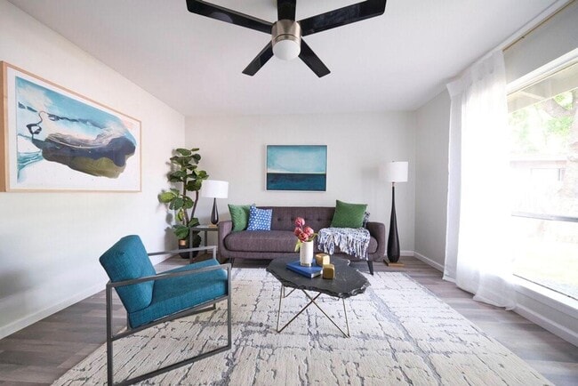 8616 Fireside Dr-Unit -Unit-B in Austin, TX - Building Photo - Building Photo