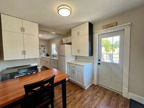 1003 E Samuel Ave in Peoria Heights, IL - Building Photo - Building Photo