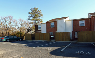 Stratford Place in West Columbia, SC - Building Photo - Building Photo