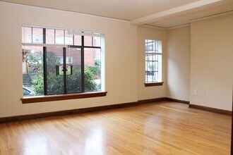 Viceroy Apartments in Seattle, WA - Building Photo - Interior Photo