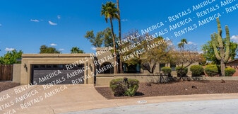 10626 N 41st St in Phoenix, AZ - Building Photo