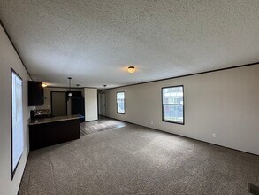 32 Armstrong Ave in Flushing, MI - Building Photo - Building Photo