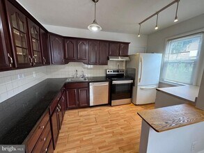 2323 S Parkview Ave in Willow Grove, PA - Building Photo - Building Photo