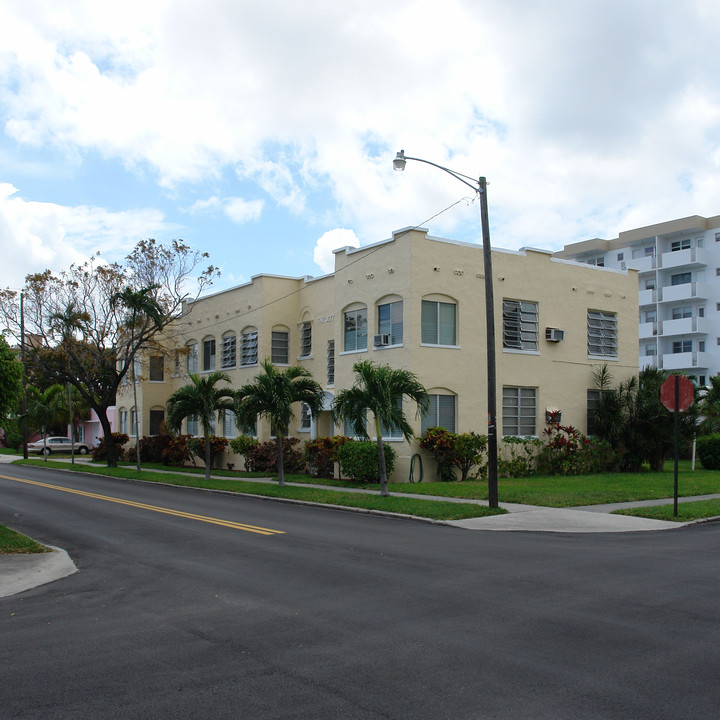 The Jefferson in Hollywood, FL - Building Photo