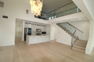 5241 Seabreeze Way in Oxnard, CA - Building Photo - Building Photo