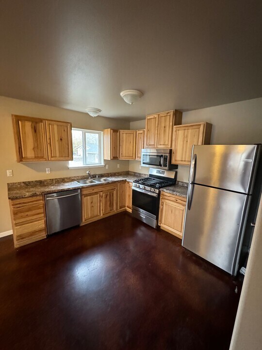 8145 W Northshore Dr in Wasilla, AK - Foto de edificio