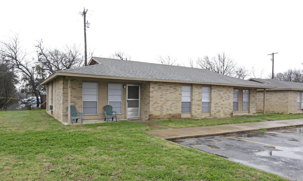 Chisholm Trail in Round Rock, TX - Building Photo