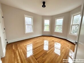 102 Buttonwood St, Unit #3 in Boston, MA - Foto de edificio - Building Photo