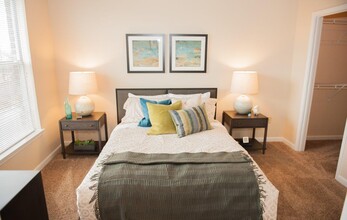 Waterford Place Apartment Homes in Memphis, TN - Building Photo - Building Photo