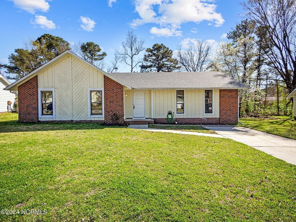 1020 Massey Rd in Jacksonville, NC - Building Photo