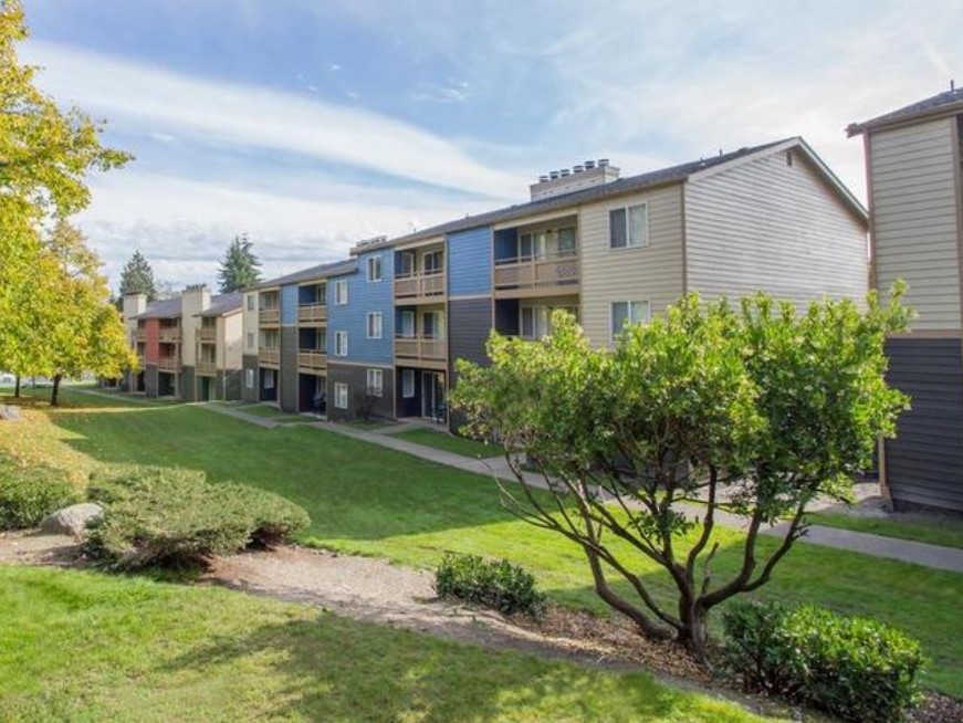 Homestead in Federal Way, WA - Building Photo