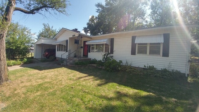property at 320 N Chestnut St