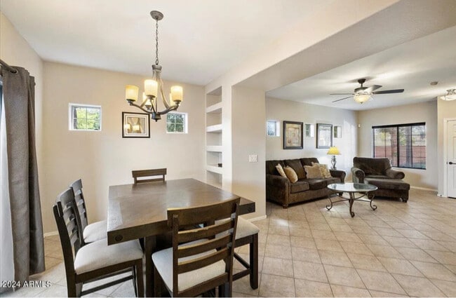 3731 E Mitchell Dr in Phoenix, AZ - Foto de edificio - Building Photo