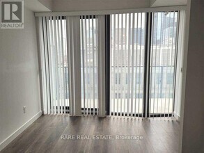 215 Queen St W in Toronto, ON - Building Photo - Building Photo