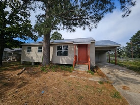 1600 Kings Rd in Leesville, LA - Building Photo