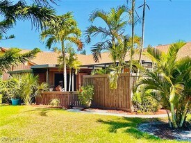 6396 Royal Woods Dr in Ft. Myers, FL - Building Photo