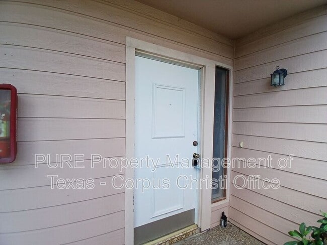 5001 Middlecoff Cir in Corpus Christi, TX - Building Photo - Building Photo