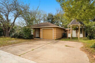 1759 S Park in Alvin, TX - Building Photo - Building Photo