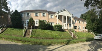 211 Bunger St in Ligonier, PA - Building Photo