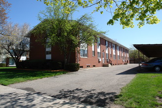 Ambassador Apartments in Lansing, MI - Building Photo - Building Photo