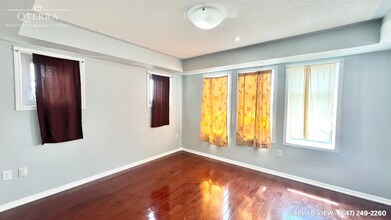 52 Commuter Dr in Brampton, ON - Building Photo - Building Photo