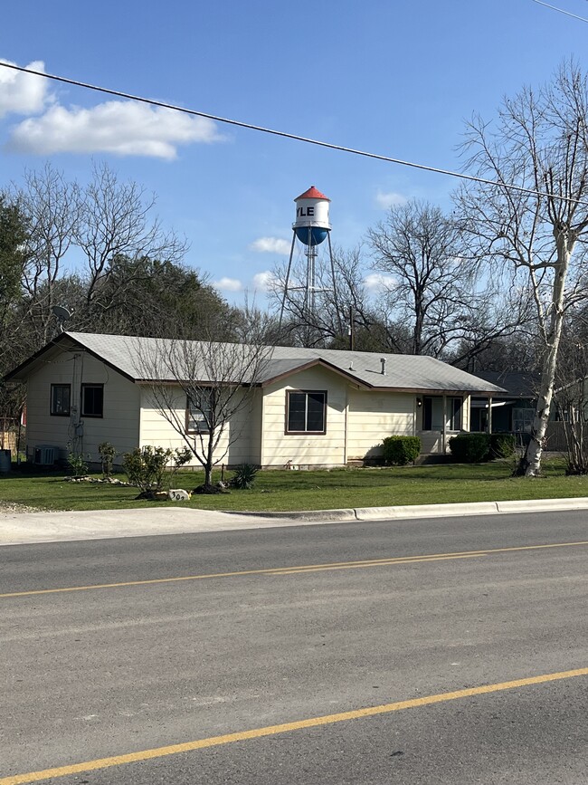 300 N Burleson St in Kyle, TX - Building Photo - Building Photo