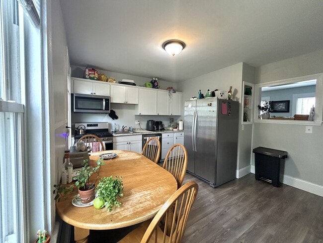 property at 4 Swetts Ct