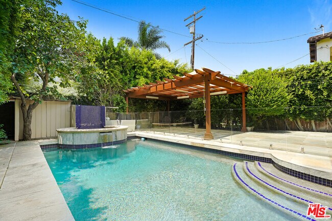 219 S Willaman Dr in Beverly Hills, CA - Building Photo - Building Photo